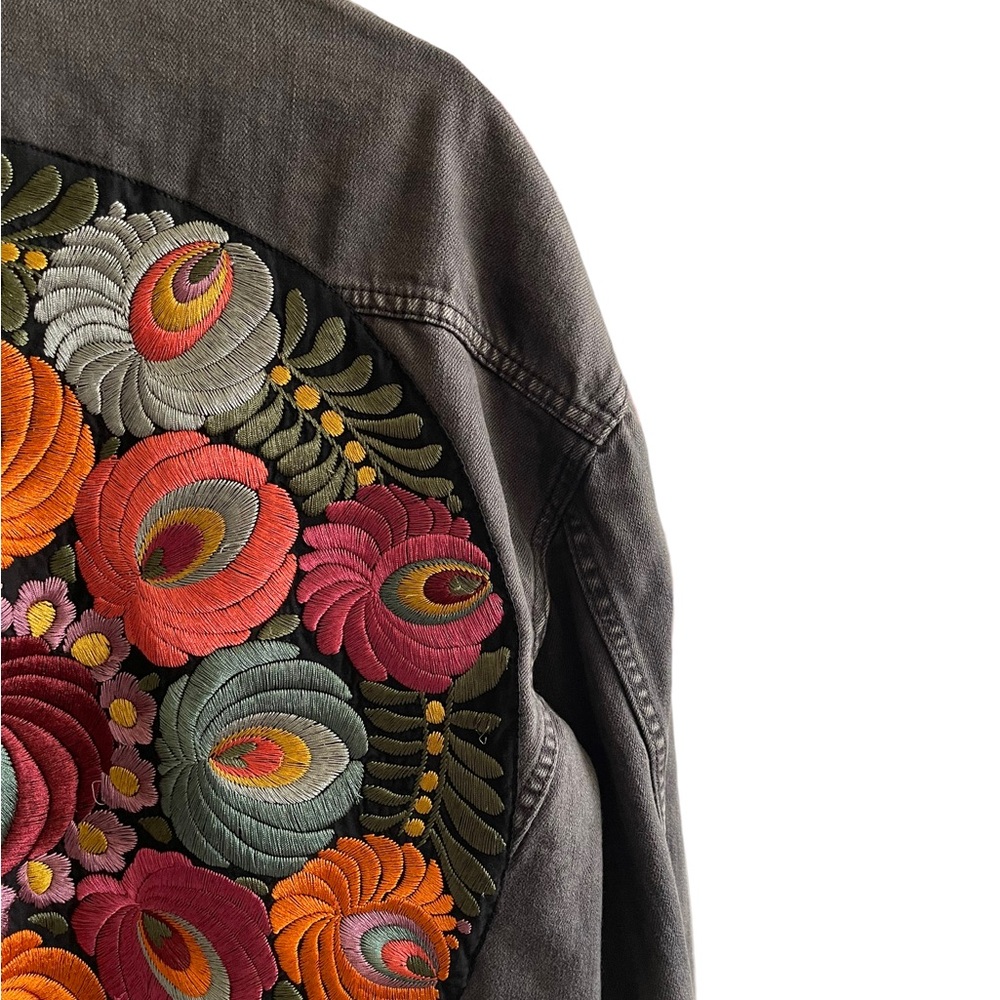 FREE PEOPLE Oversized Embroidered Back Denim Jacket Size M/L - Picture 15 of 16